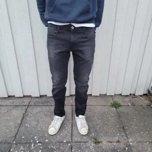 Replay Anbass jeans  - Replay jeans - Modell: Anbass - Storlek: W30/L30 - skick: 9/10 - Nypris runt 1600kr