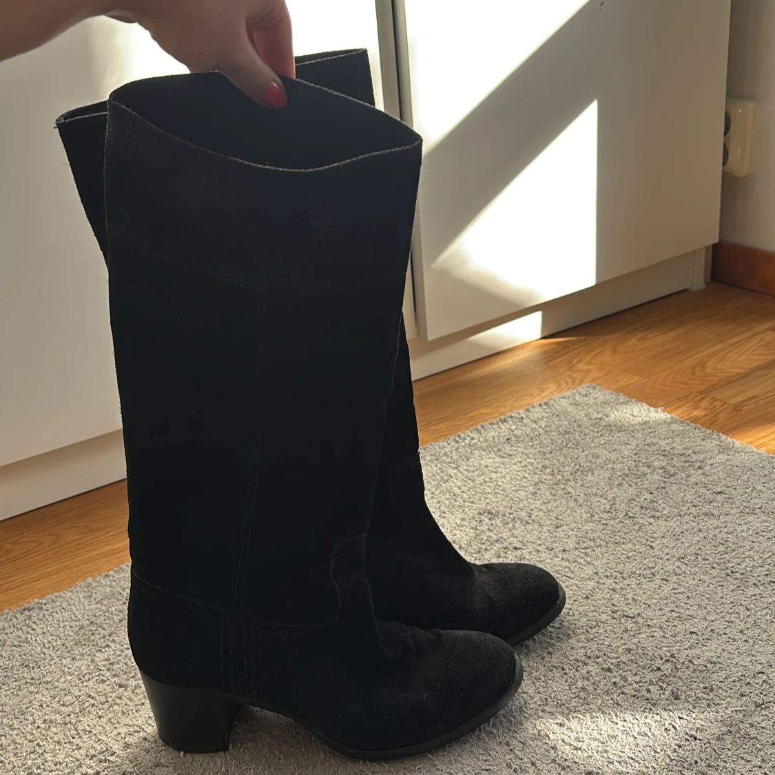 Svarta mockastövlar med klack