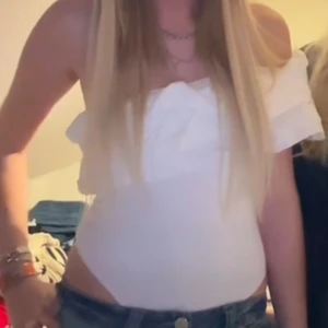 Zara body  - Säljer denna super snygga bodyn från Zara i storlek S