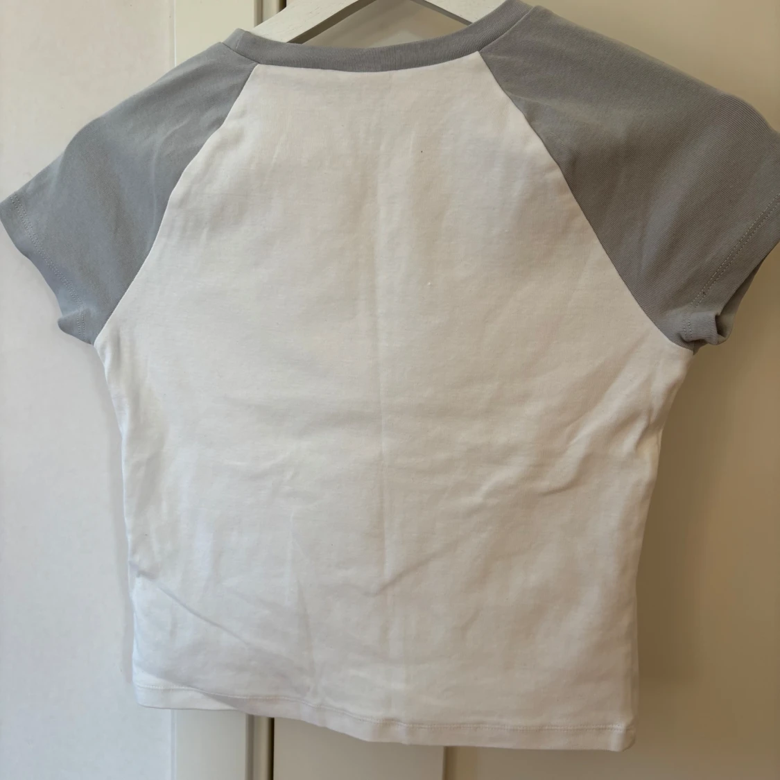 Vit och grå t-shirt med stjärna från Lager 157 - 1