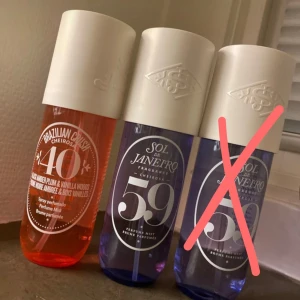 Parfymmist från Sol de Janeiro - Säljer två helt nya olika dofter av parfymmist från Sol de Janeiro. en flaska är 240ml säljer båda för 450 kronor 