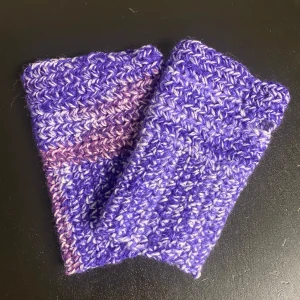 Fingerlösa vantar - Ett par vantar i One Size. Perfekt för det våriga vädret. 70% ull och 30% Polyamid. 