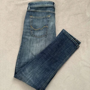 Jack&jones jeans  - Jack&joens jeans|aldrig använda, skick 10/10|slim fit strl 31/32|nypris ca 899kr|mitt pris endast: 399kr. Vid frågor ”kontakta”📩🚨