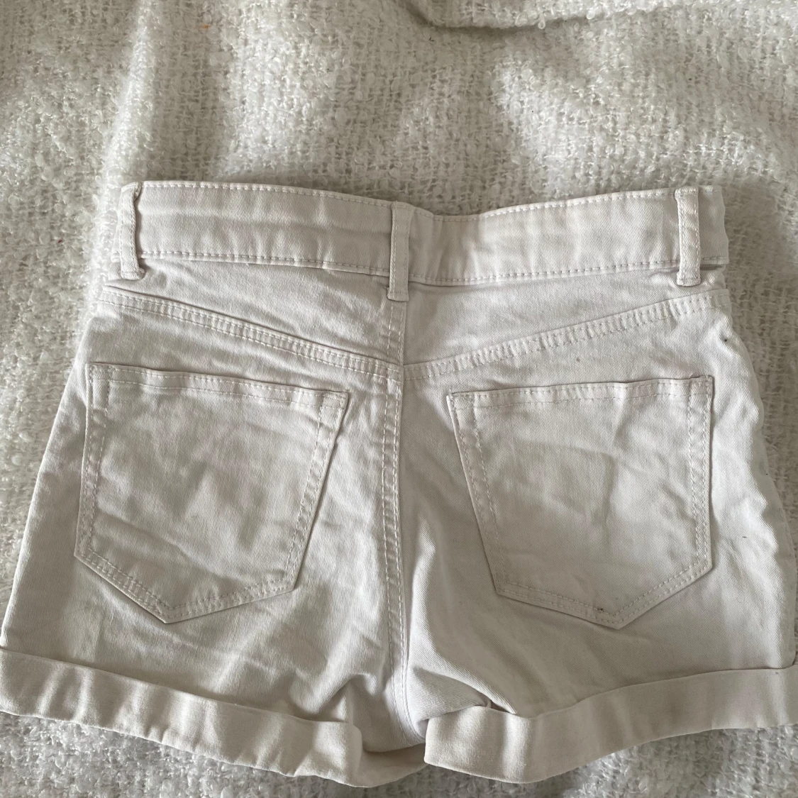Vita jeansshorts storlek 134 - 1