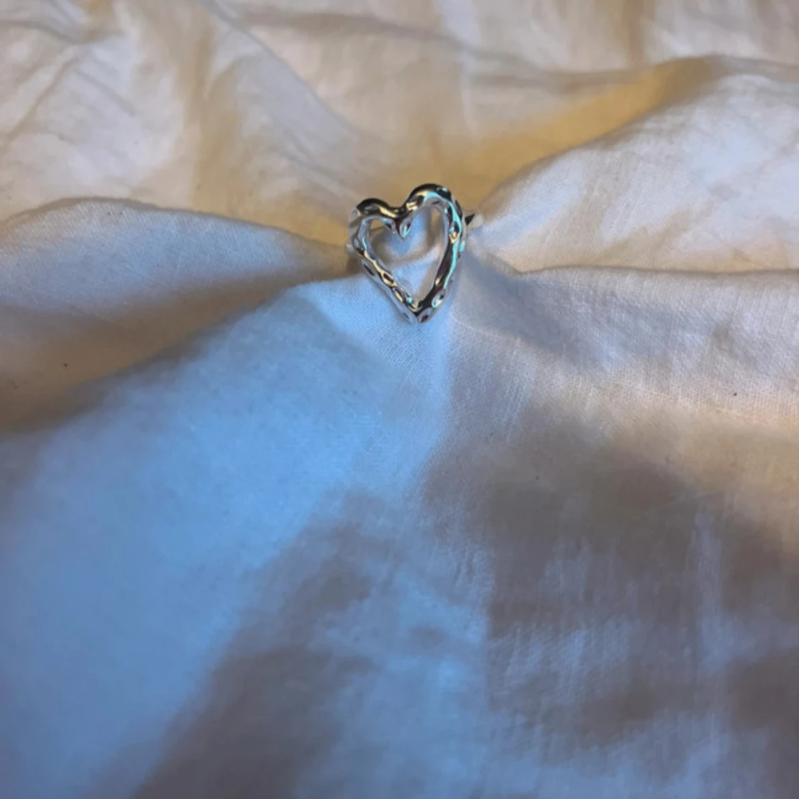 Silverfärgad ring med hjärta - 1