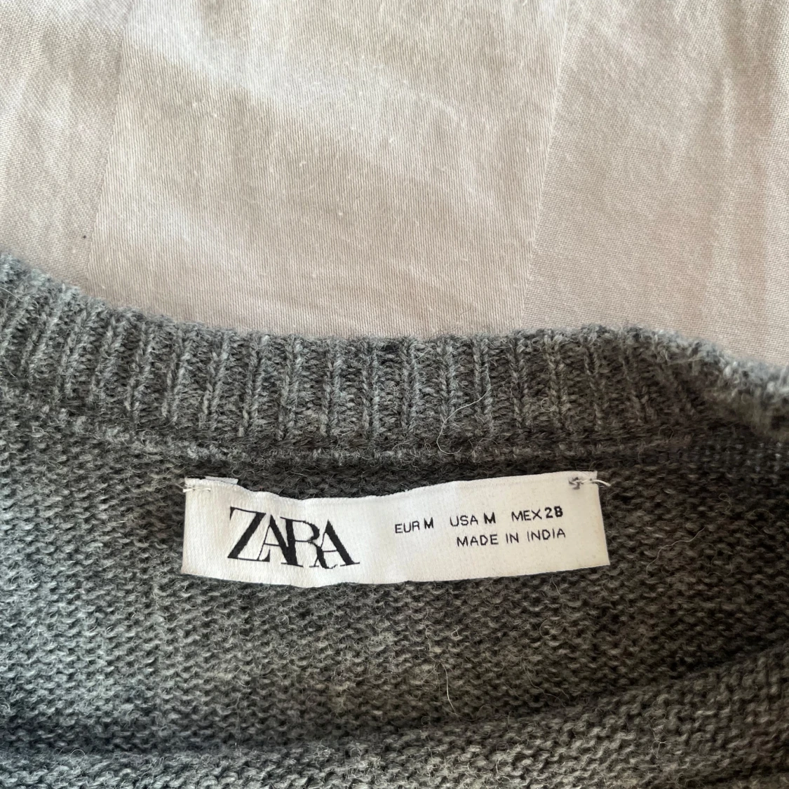 Grå stickad tröja från Zara - 2