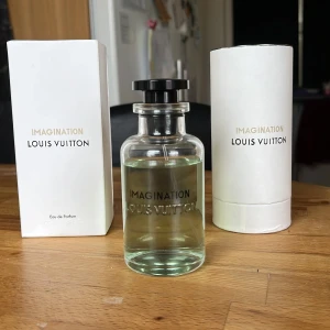 Imagination Eau de Parfum från Louis Vuitton - Tja! Säljer min Louis Vuitton Imagination som passar pergekt nu till våren pch sommaren! Det finns ca 90 ml kvar av 100 ml. Självklart äkta, skriv vid funderingar.