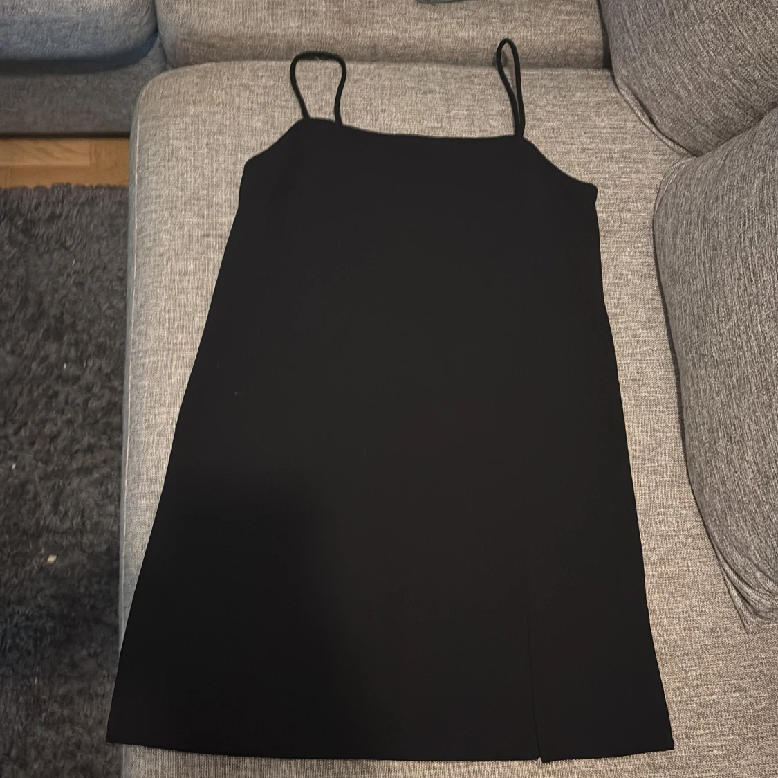 Svart kort klänning från H&M