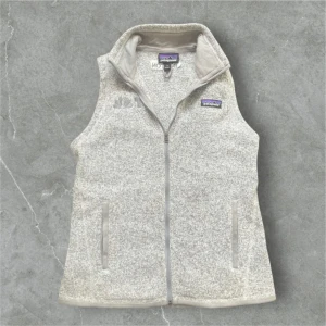Ljusgrå fleeceväst från Patagonia - Väst