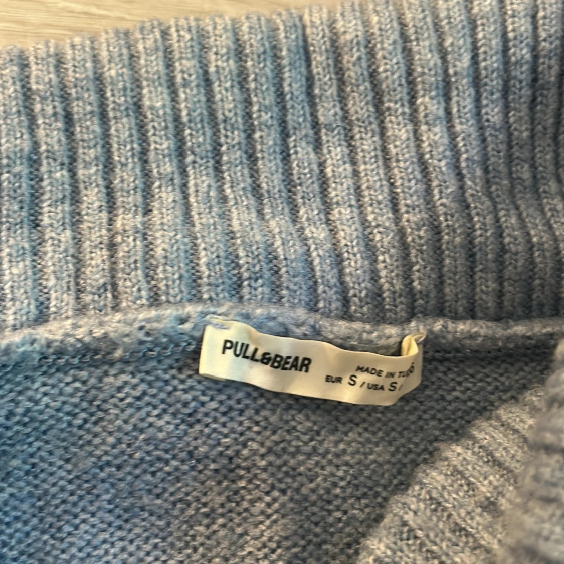 Ljusblå stickad polotröja Pull&Bear - 1