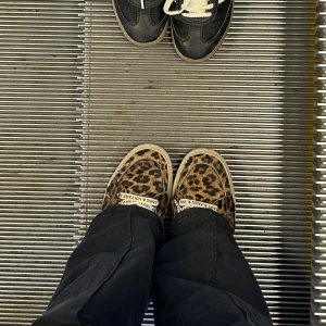 Zadig & Voltaire Leopard Print Skor - Original pris 6000 kr. Pris kan diskuteras. Skriv för mer bilder. Har tecken på användning. 