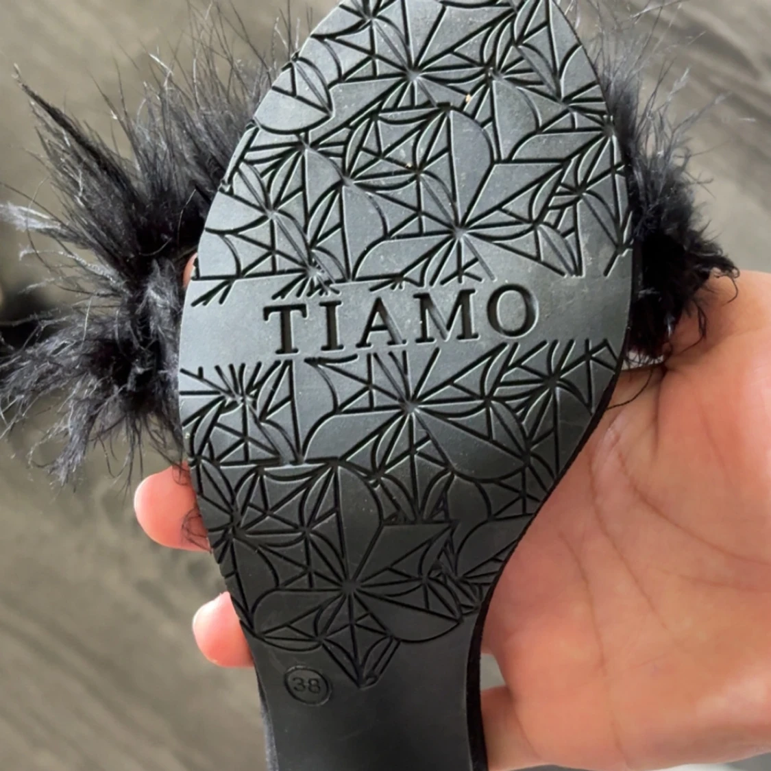 Svarta sandaler med fjädrar från Tiamo - 2