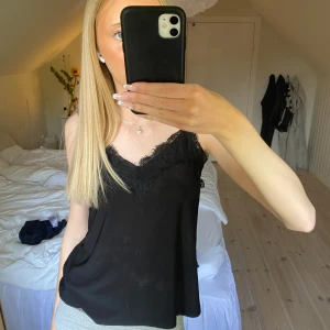 Spets linne - Svart spetlinne från New Yorker🩷 Inga tecken på användning💞 säljer ett i vitt också 