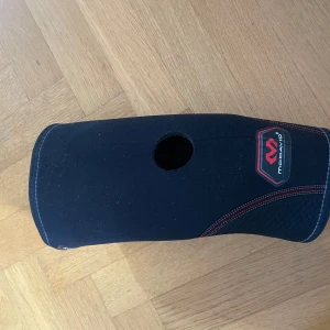 Knäskydd - Knäskydd i storlek small!