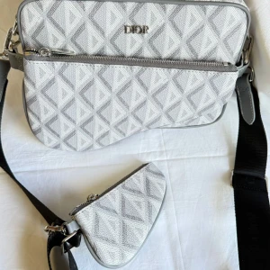 Dior väska 👌 - Snygg axelväska från Dior coin pouch!