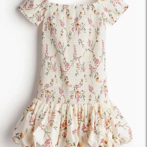 Blommig kläning - säljer denna så snygga kläning