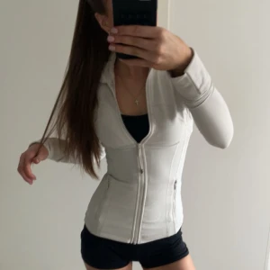 Define jacket lululemon - Color  bone, size  0. Not much used and in good condition💓 