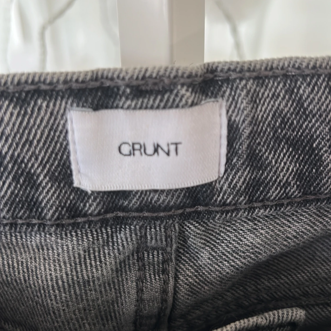 Grå jeans från Grunt, raka ben - 2
