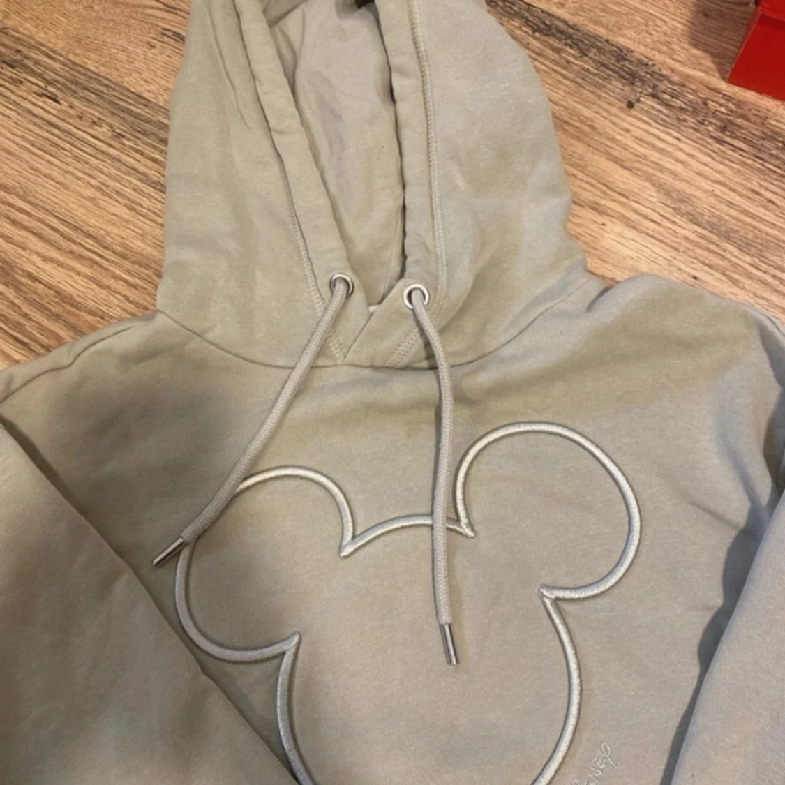 Beige Disney hoodie med Mickey Mouse - 3