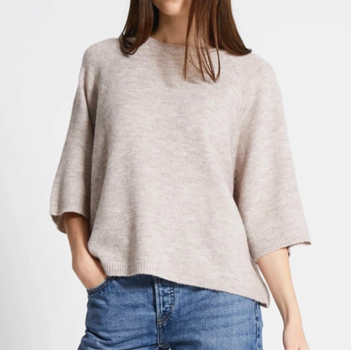 Beige stickad tröja med trekvartsärm