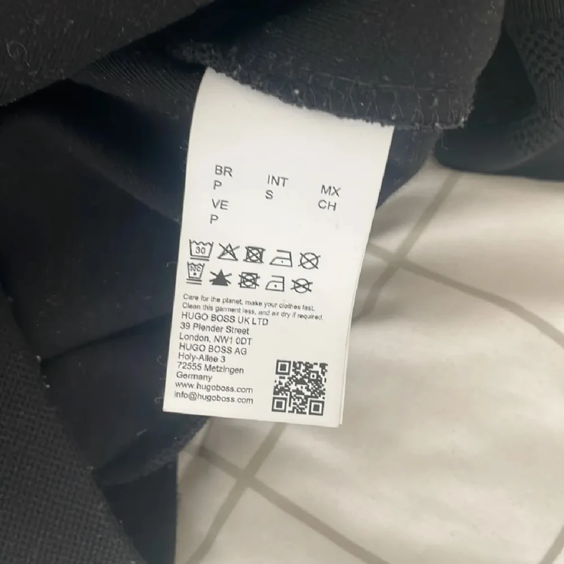 Svart hoodie från BOSS med huva - 2