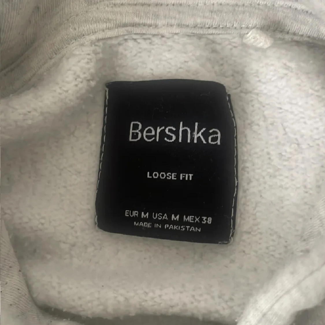 Ljusgrå hoodie från Bershka, loose fit - 1