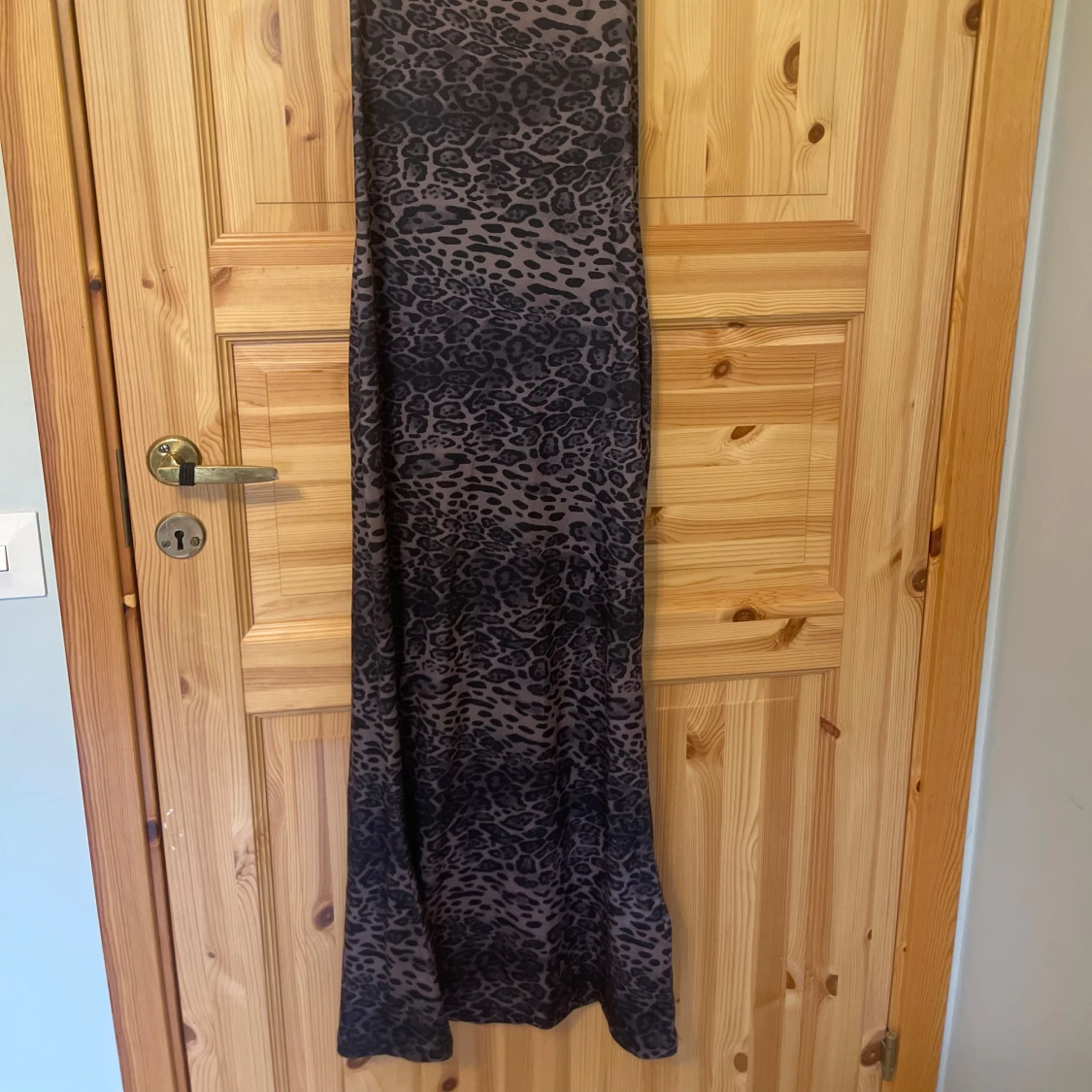 Leopard klänning/lång kjol. Storlek M (kan tänka mig sänka pris) - 1