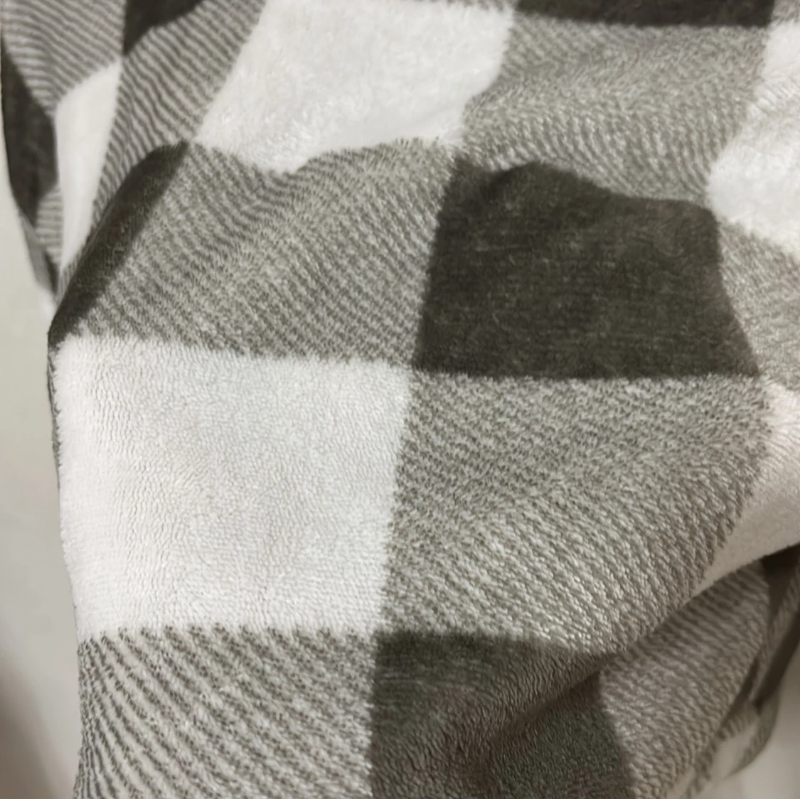 Rutig teddyjacka i grått och vitt - 2