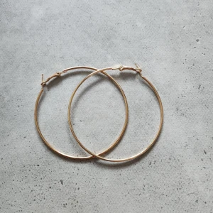 Guldiga hopps - Guldiga hoops. Ok skick.