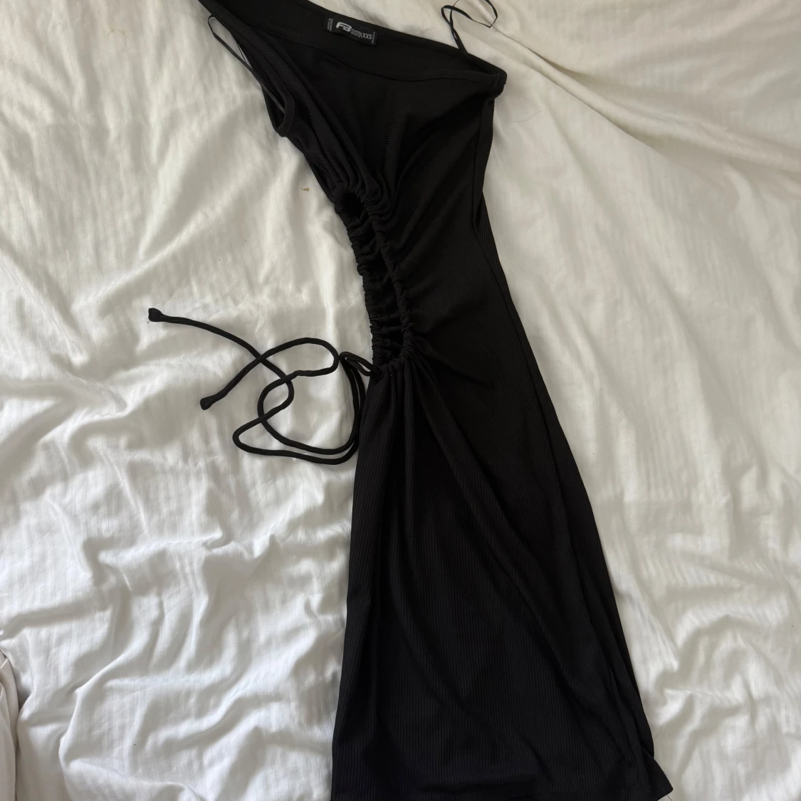 Svart one shoulder långklänning - 2