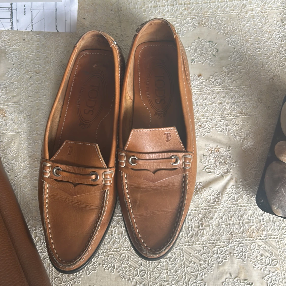 Bruna loafers i skinn från Tod's