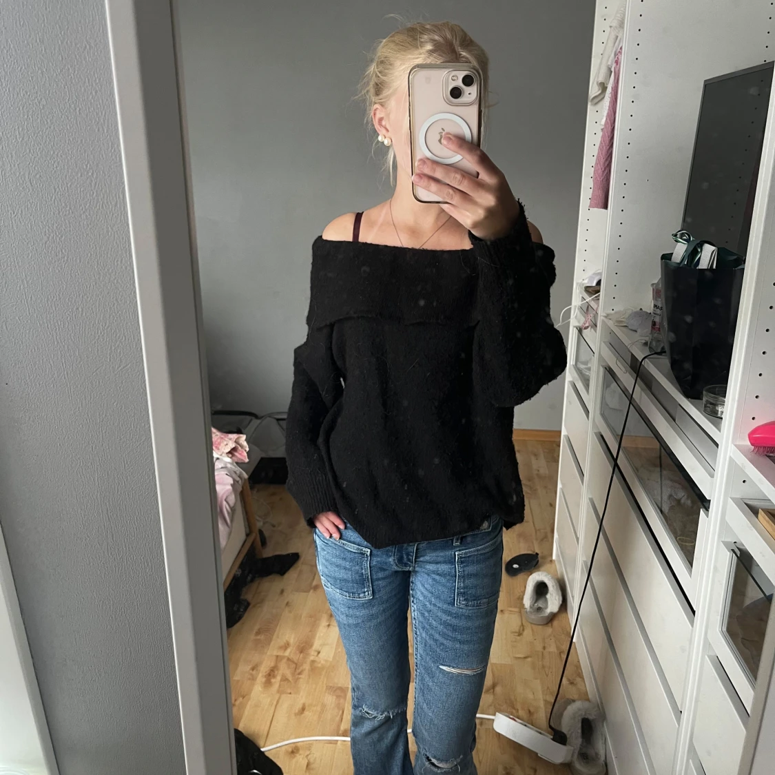 Off shoulder stickad tröja - 1