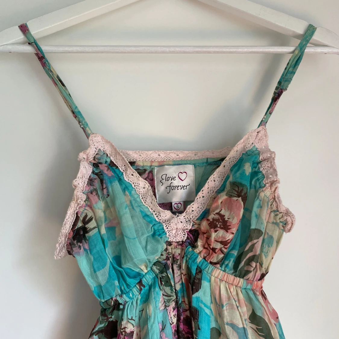 Blommig miniklänning  - 1