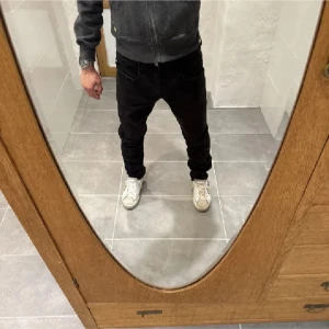 Replay jeans  - Ett par snygga jeans från Replay i storlek W31 L32 i modellen Anbbas 