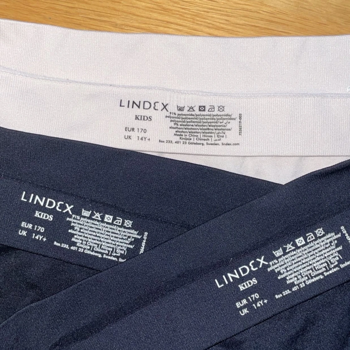 3 sporttoppar från Lindex, svart & vit - 2