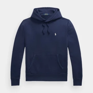 Marinblå hoodie Ralph Lauren - Marinblå hoodie från Ralph Lauren. Hoodien är i nyskick prislappen är kvar. Hör av dig för mer bilder. 💸Nytt pris 2295kr mitt pris 699kr 💰Pris är förhandlingsbart. Har du några frågor hör av dig 🌟🌟🌟🙌🙌🙌🙌