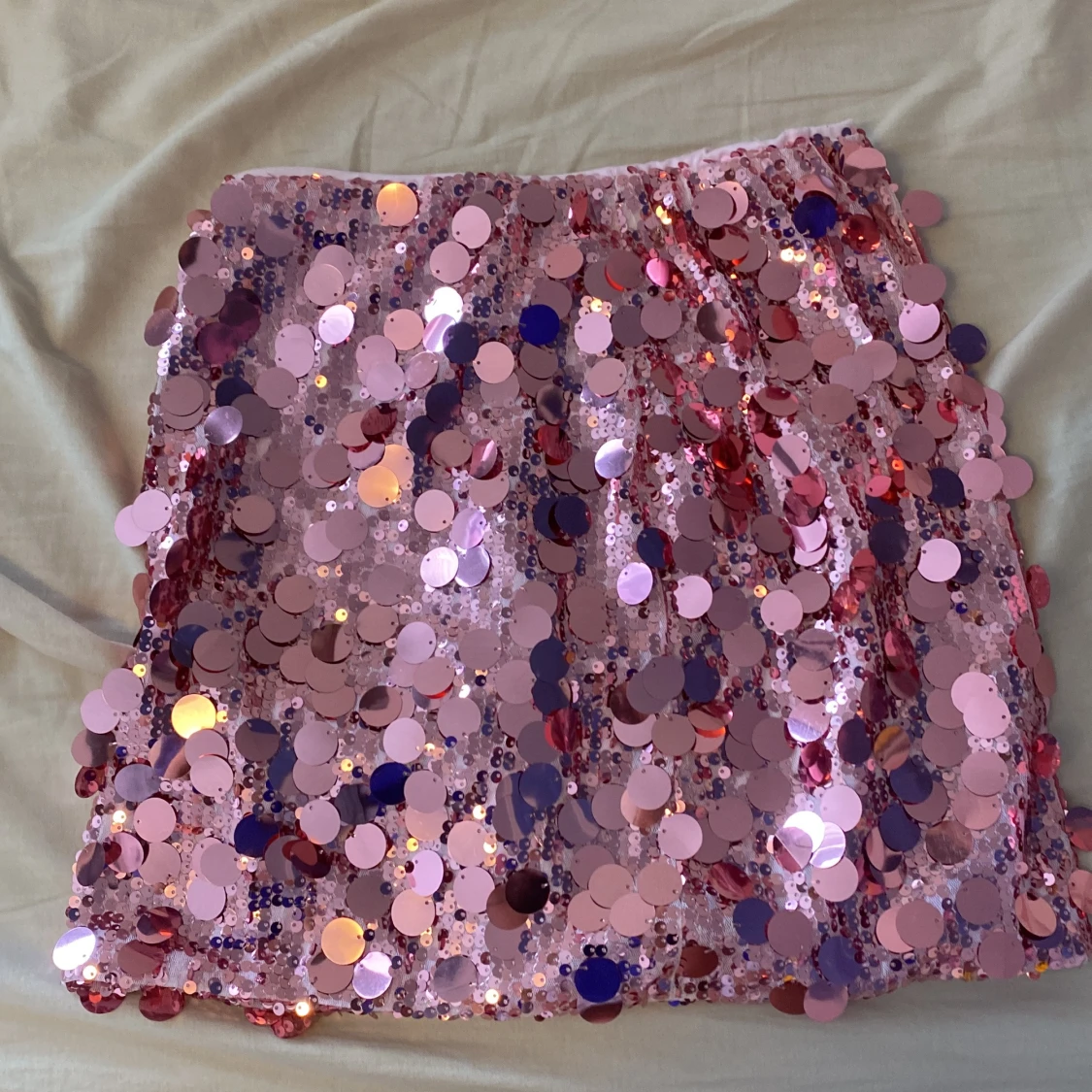 Rosa kjol med paljetter  - 1