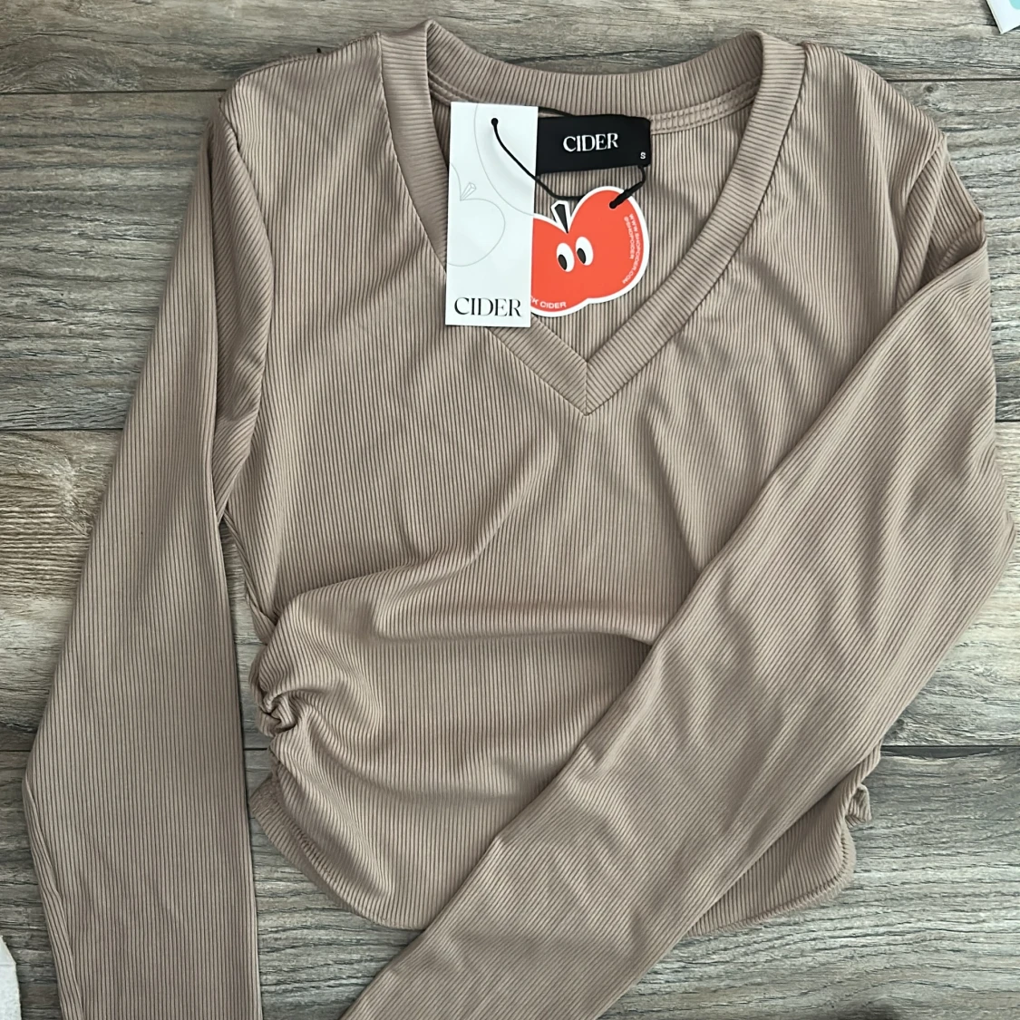 Beige ribbad långärmad topp från Cider