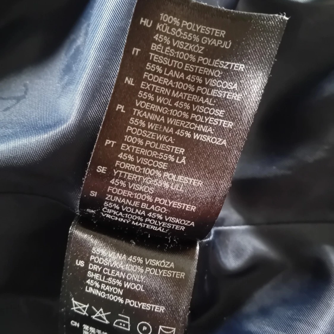 Mörkblå kappa med knappar - 92