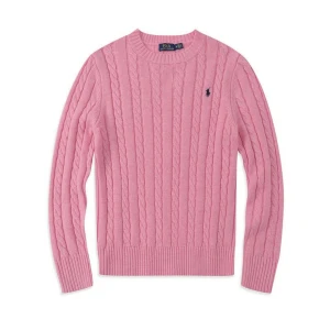 Rosa kabelstickad tröja från Polo Ralph Lauren - Säljer en rosa kabelstickad tröja från Polo Ralph Lauren med klassisk rund halsringning och broderad logga på bröstet. Tröjan har långa ärmar och ribbade muddar för en snygg passform. Perfekt för dig som gillar stil