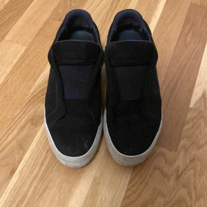 Axel Arigato skor - Svarta sneakers från Axel arigato utan snören storlek 43 toppskick 