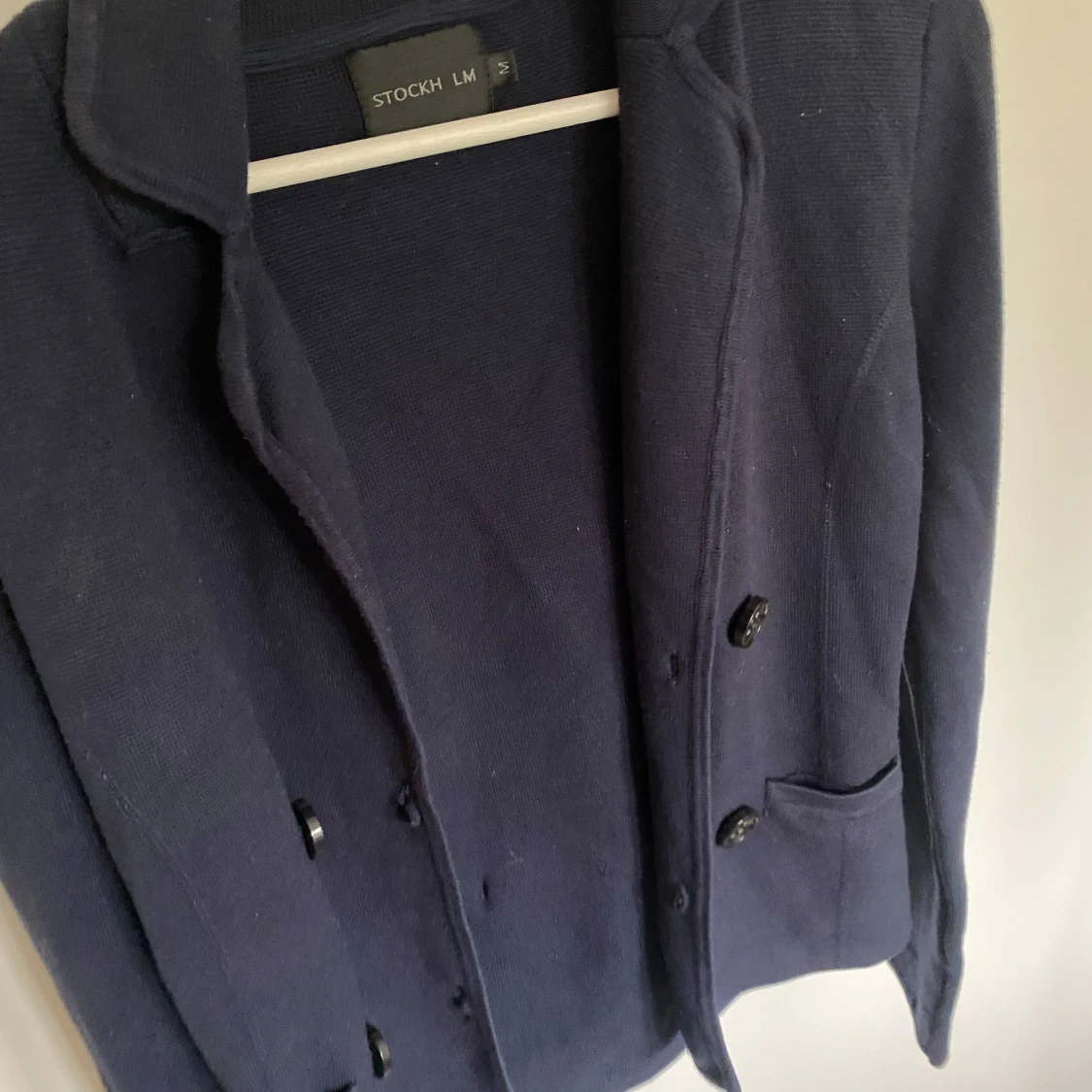 Mörkblå stickad kavaj från Stockh LM