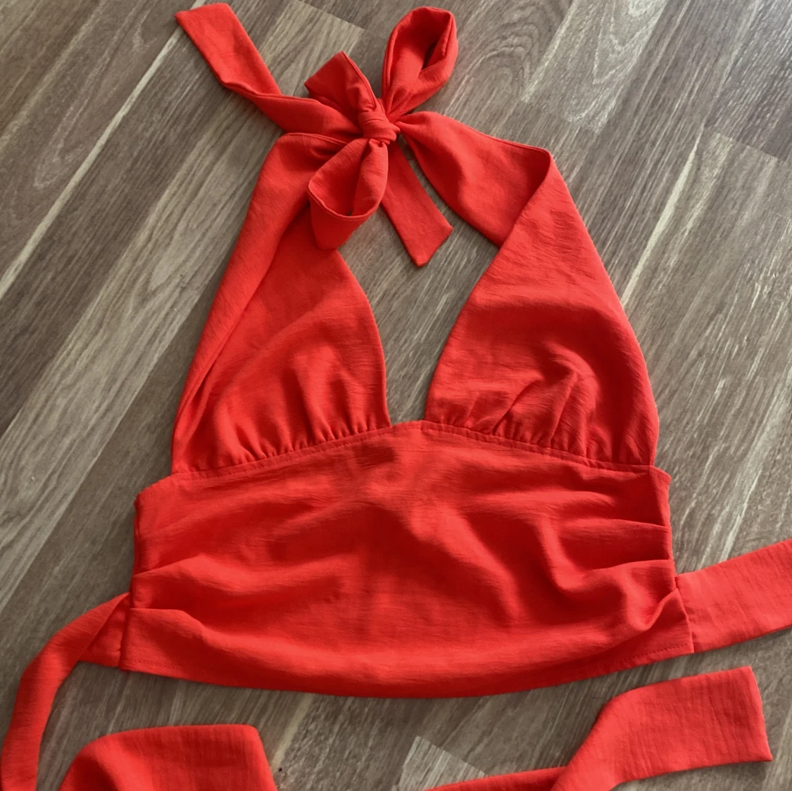 Orange knytbar halterneck topp från Zara