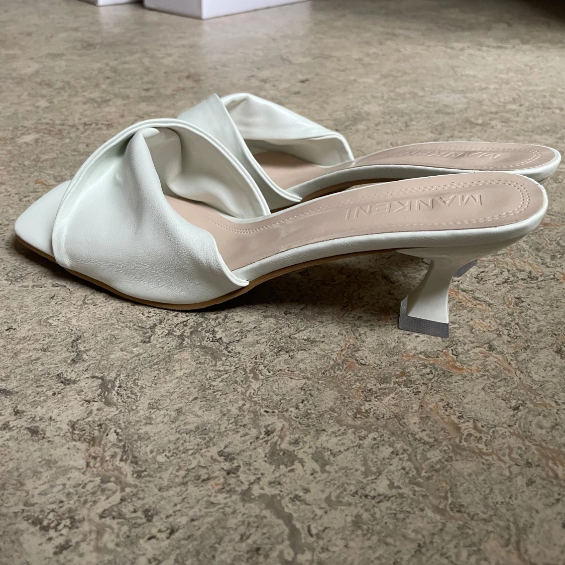 Vita klackade sandaler från Mankeni - 2