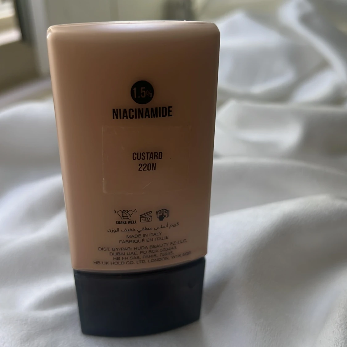 Huda Beauty Easy Blur Foundation 220N - 2