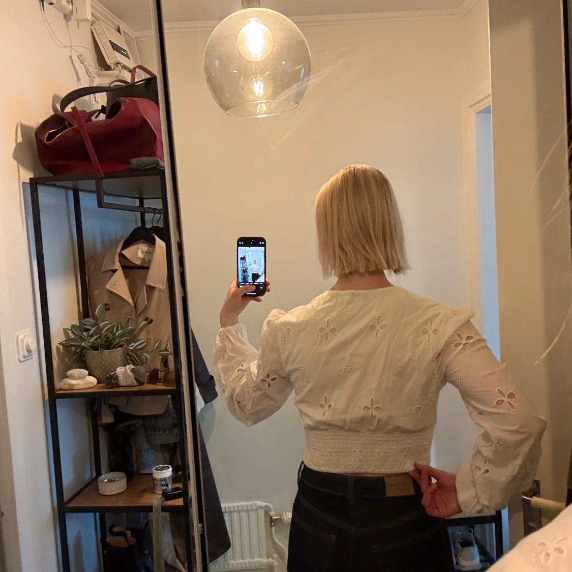 Vit broderad blus från NA-KD - 1