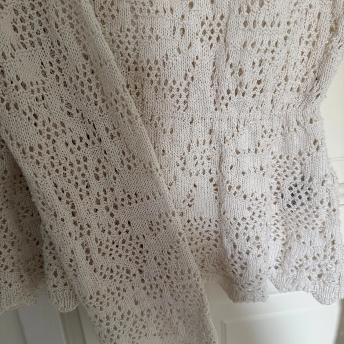Beige stickad blus från Lindex - 1