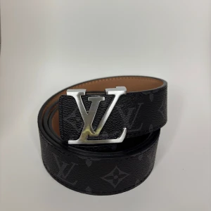 Svart monogram bälte - Helt ny 