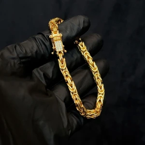 Kejsarlänk 14K Guldpläterad VVS Kistlås - Kejsarlänk armband i 14K guldplätering, utrustad med ett kistlås med 15st VVS-Top CZ prong-set stenar som blänker fint och fångar blickar! Stämpel 14K (notera att armbandet är pläterat, ej massivt guld). Längd 20.5cm och bredd 6mm.