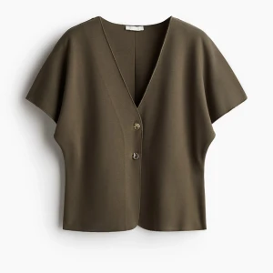 Topp blus - Ny! Har även vit jag kan tänka mig sälja vid köpa av BÅDA för 400kr